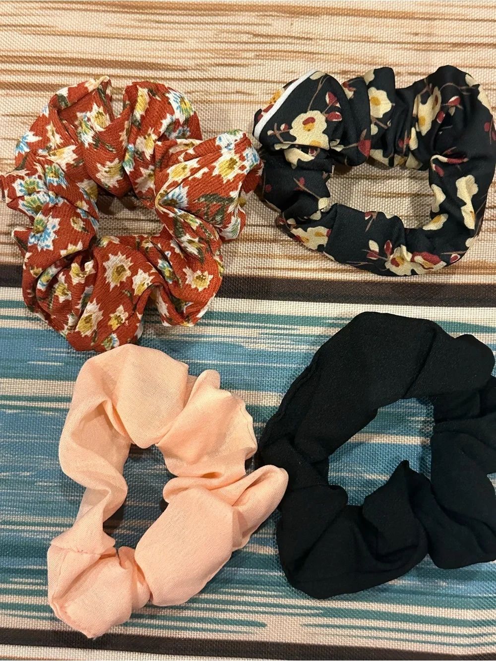 Setβof 4 Floral & Solid Hair Scrunchies - Rust, Black, Peach